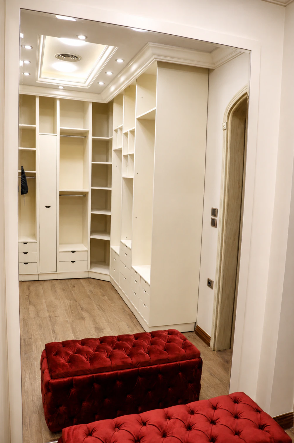 Ras El Bar Master Bedroom thumbnail 6
